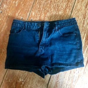 High rise, black shorts